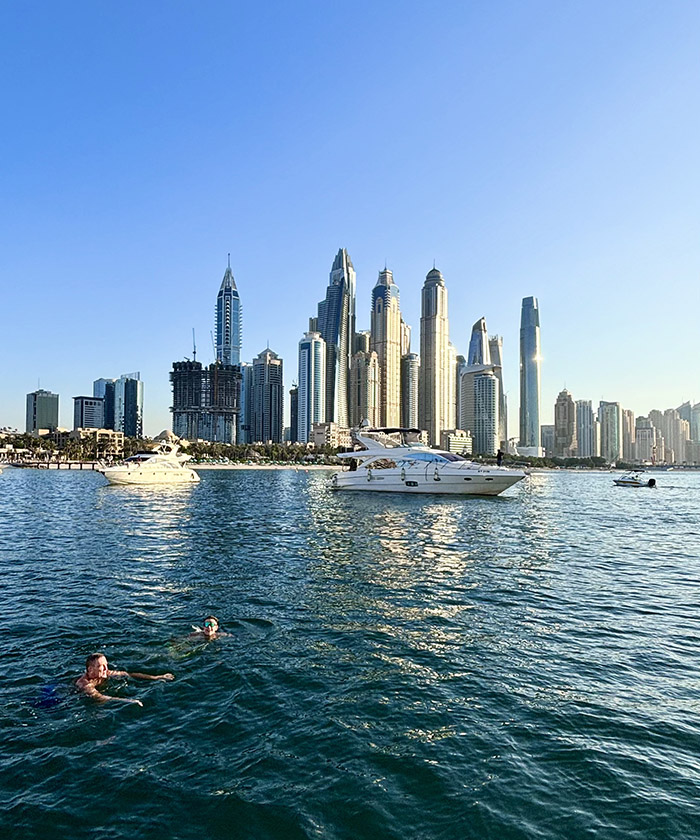 SchwimmenSkyline Deutschsprachige Yachtfahrten in Dubai